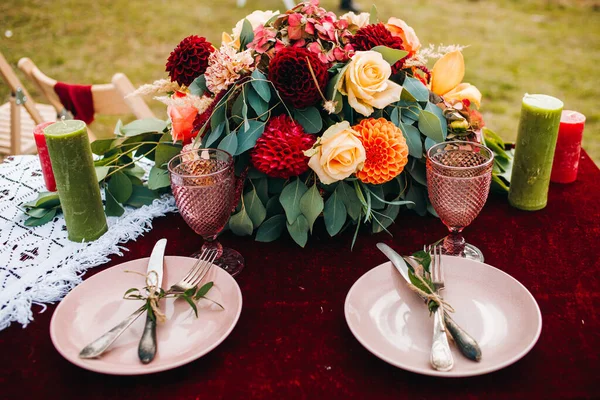 Boho tarzında bir düğün töreni. Dekoratör ve çiçekçi