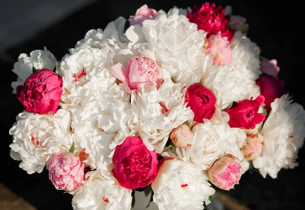 Mistura Incrível Peônias Rosa Branco Buquê Flores Frescas — Fotografia de Stock