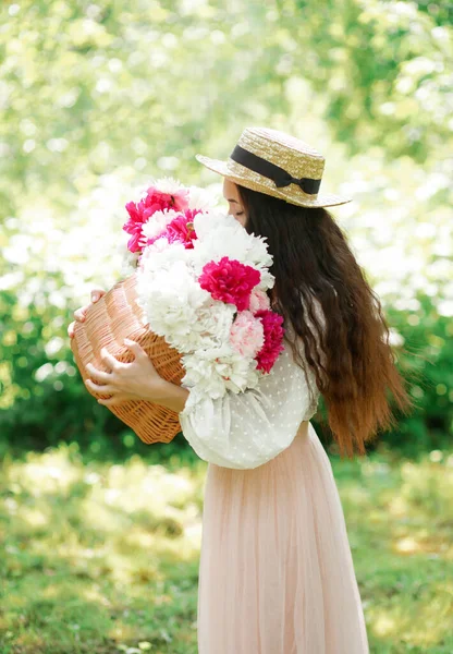 Happy Smiling Girl Straw Hat Holding Wicker Basket White Pink — Stock Photo, Image
