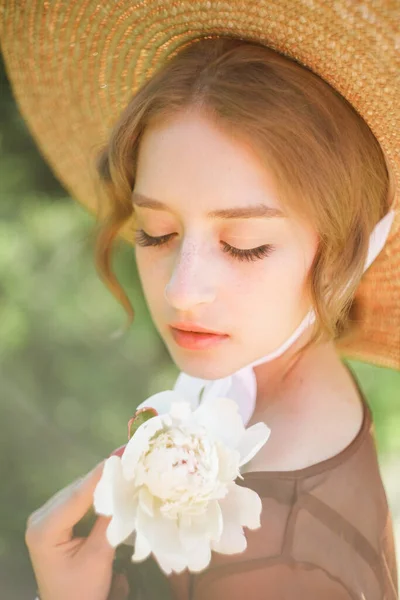 Close Portrait Cute Blonde Straw Hat Sunset Vintage Tone — Stockfoto