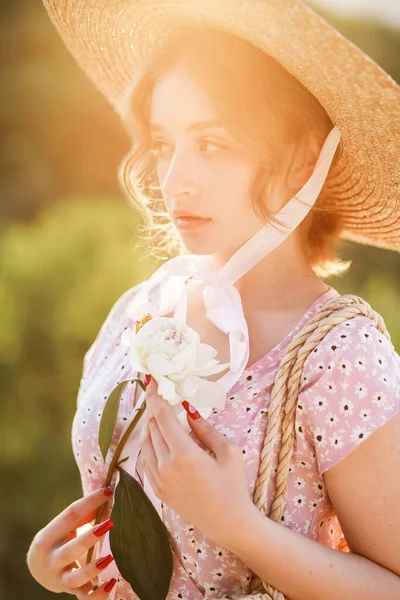 Close Portrait Pretty Blonde Straw Hat Sunset — Stock Photo, Image