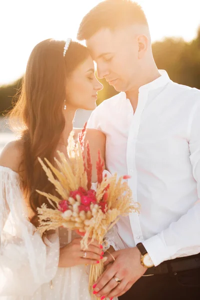 Girl White Dress Ivory Shade Loving Couple Embracing Tenderly Background — Photo