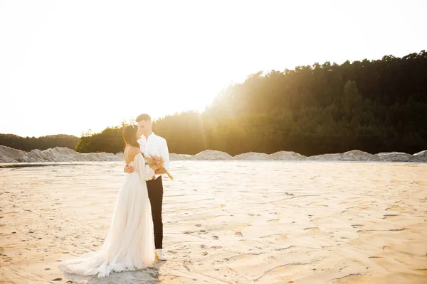 Luxury Bride White Dress Ivory Shade Sweet Couple Embracing Tenderly — Stockfoto