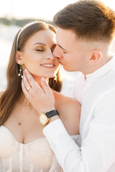 Gentle Portrait Newlyweds Background White Sand Man Kisses His Wife — Stok fotoğraf
