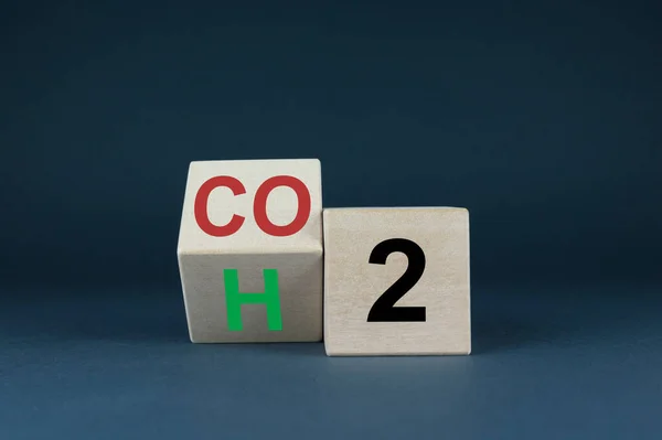 Co2からH2まで 立方体は式を形成する 緑のエネルギーだけでなく 車への移行の概念 — ストック写真