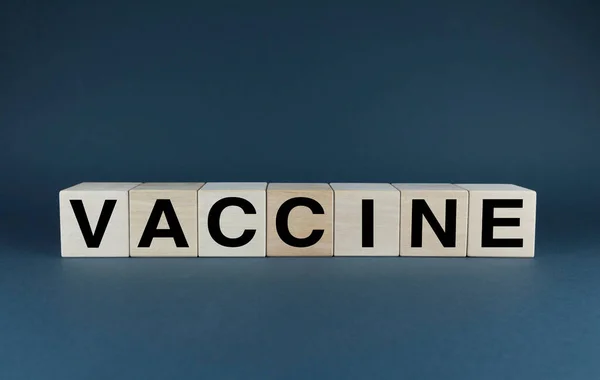 立方体形成疫苗这个词 医药和保健概念 — 图库照片