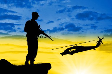 Ukrayna ordusuna karşı Ukrayna bayrağı ve helikopter şeklinde bir siluet. Ukrayna ve Rusya arasındaki kriz ve savaş kavramı