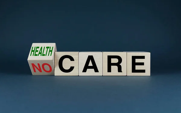 Cuidados Saúde Não Cubos Formam Palavras Cuidados Saúde Nenhum Cuidado — Fotografia de Stock