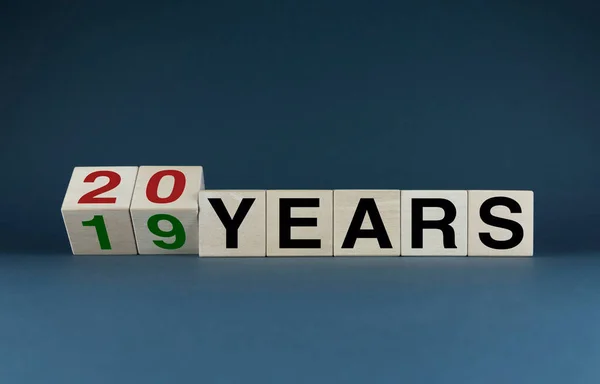 Yıl Yıl Küpler Yıl Kelimelerini Oluşturur Yıldönümü Yaş Doğum Günü — Stok fotoğraf