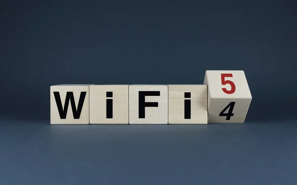 Cubes Form Words Concept Moving Latest Wireless Network Standards Internet — Zdjęcie stockowe