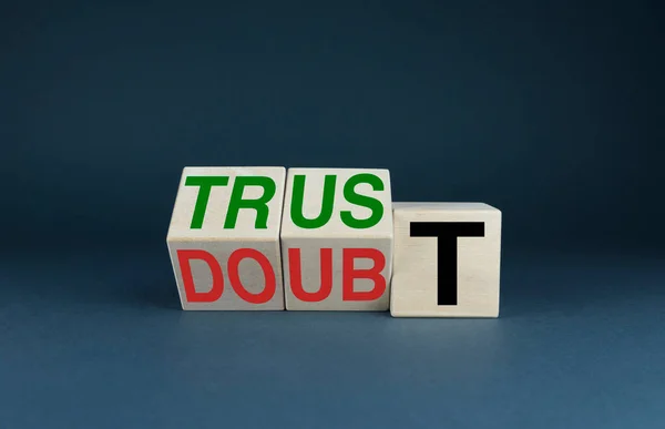 Trust Doubt Cubes Form Words Trust Doubt Concept Business Lifestyle — Stock fotografie