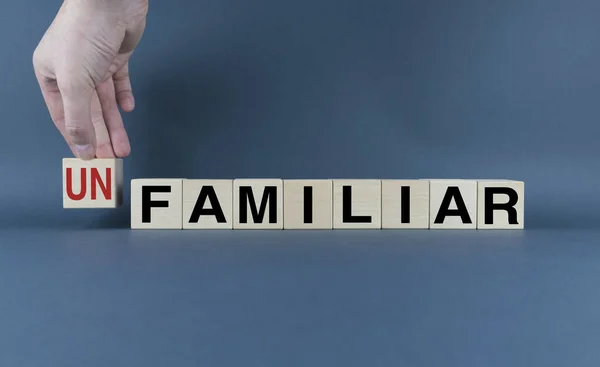 Desconhecido Familiar Cubos Formam Palavras Desconhecidas Familiares Conceito Experiência Situações — Fotografia de Stock