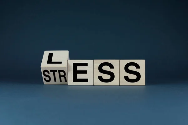 Minder Stress Kubussen Vormen Woorden Minder Stress Het Concept Van — Stockfoto
