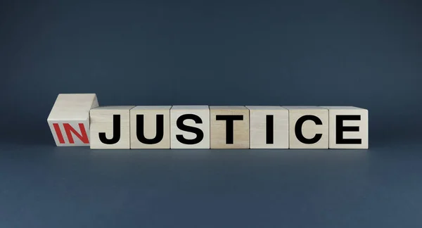 Αδικία Δικαιοσύνη Κύβοι Αποτελούν Την Επιλογή Λέξεις Αδικία Δικαιοσύνη Έννοια — Φωτογραφία Αρχείου