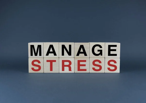 스트레스 사과는 스트레스를 해소하는 단어를 만든다 스트레스와 스트레스 관리의 — 스톡 사진