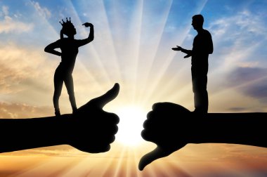 Bencillik ve ego. Kafasında taç olan kibirli, bencil bir kadın kendini bir erkekten daha iyi görüyor. Egoizm ve kibir kavramı. Sosyal sorunlar. Siluet