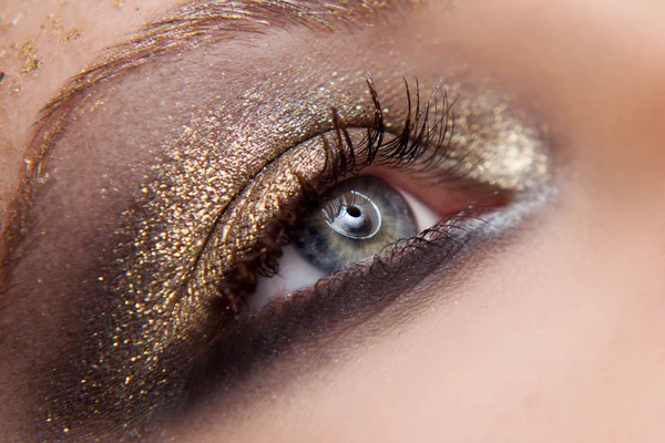 Vrouw oog met perfecte make-up — Stockfoto