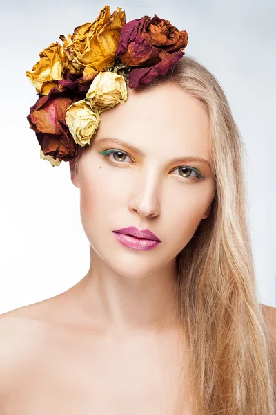 Woman with dry roses — Stock Photo, Image