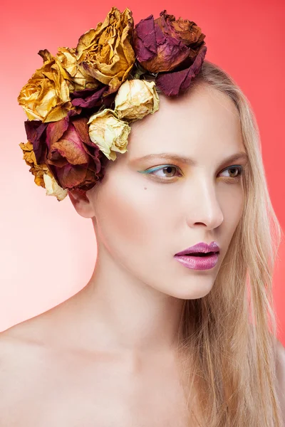 Woman with dry roses — Stock Photo, Image