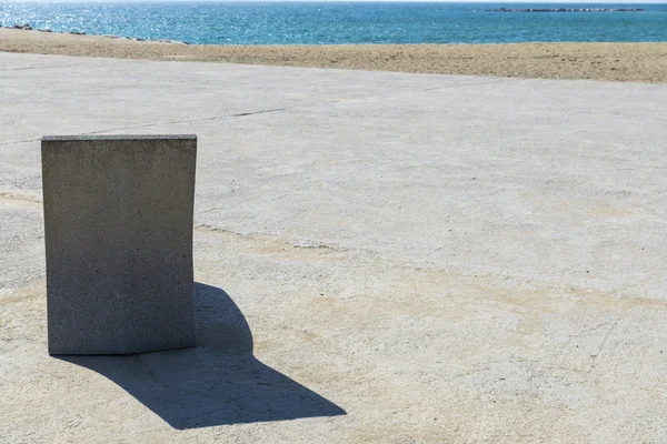 Cadeira de pedra beira-mar — Fotografia de Stock