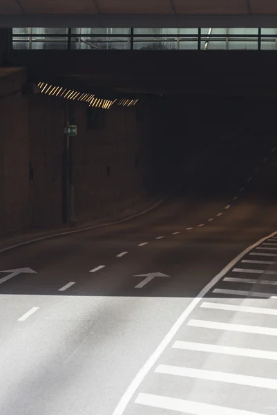 Tunnel stedelijke voertuig verkeer — Stockfoto
