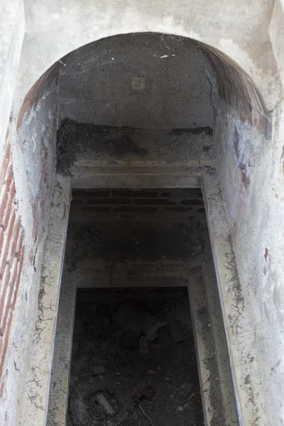 Tumba abierta en un cementerio — Foto de Stock