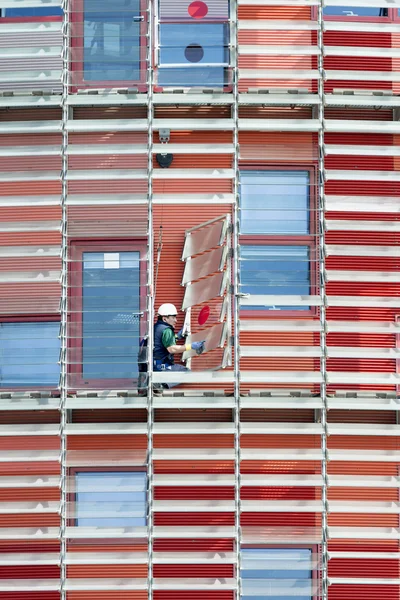 Limpiador en un rascacielos — Foto de Stock