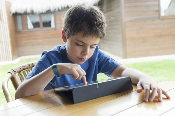 Young boy and a tablet digital — Stock Photo, Image