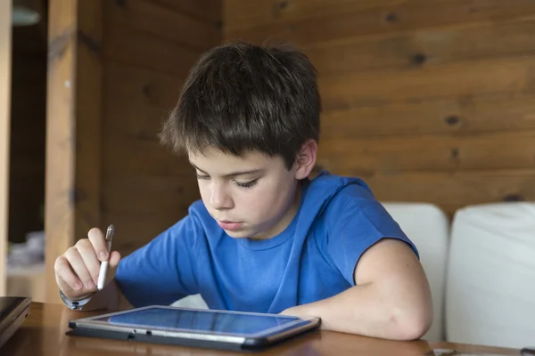 Young boy and a tablet digital — Stock Photo, Image