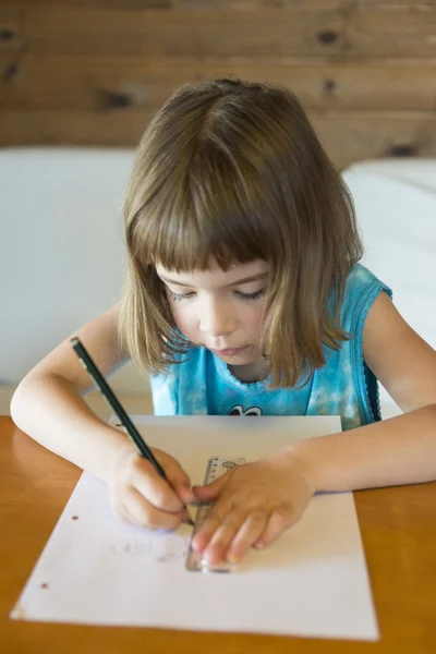 Menina desenhando um em linha reta — Fotografia de Stock