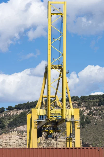 Crane in the port of Barcelona — Stock Photo, Image