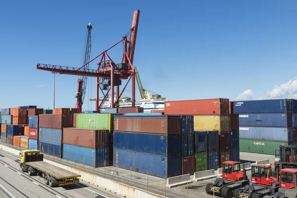 Containerterminal i barcelona — Stockfoto