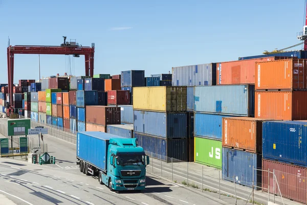 Terminal de contenedores en Barcelona — Foto de Stock