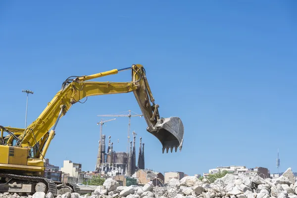 Excavator and the Sagrada Familia — Stock Photo, Image