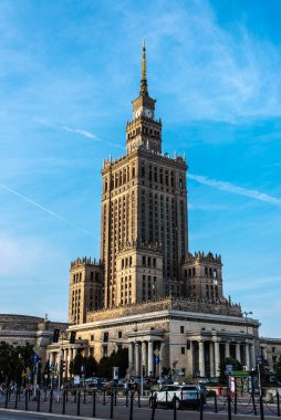 Varşova, Polonya - 1 Eylül 2018: Kültür ve Bilim Sarayı veya PKiN, Orta Varşova, Polonya 'da gökdelen