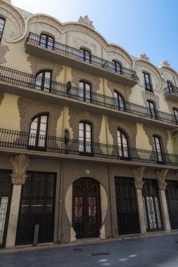 Casa Grego ya da Pilar Fontanet cephesi, Tortosa, Tarragona, Katalonya, İspanya 'daki katalan modernizm evi 