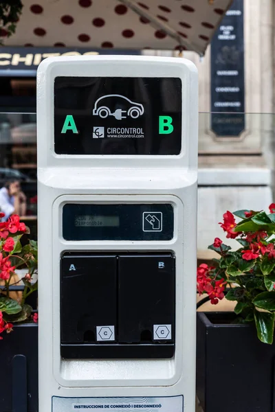 Barcelona Espanha Outubro 2022 Estação Carregamento Baterias Para Carros Avenida — Fotografia de Stock