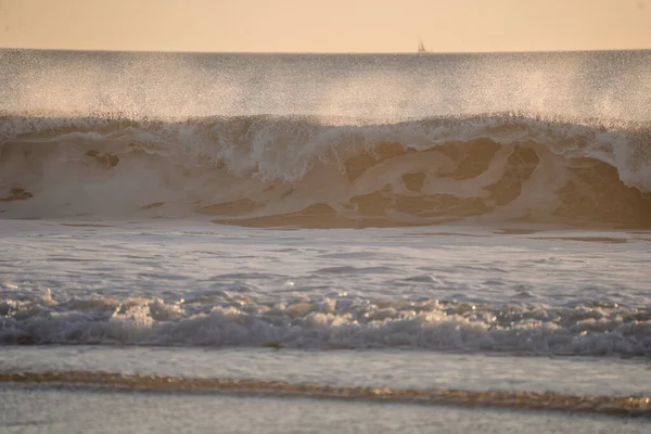 Schöne Wellen Brechen Meer Cadiz Bei Sonnenuntergang — Stockfoto