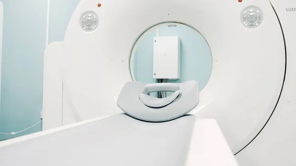現代のMRI装置付き明るい部屋 — ストック写真