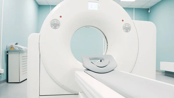 Bright room with modern MRI machine — Stock Photo, Image