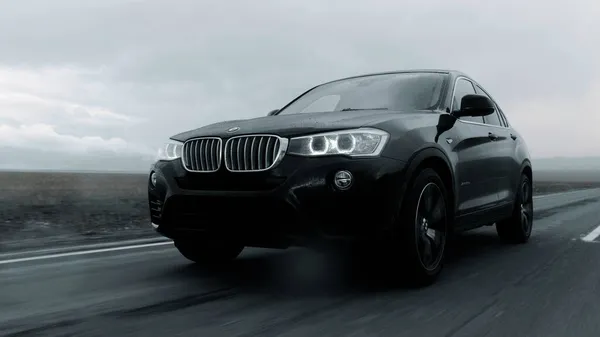 АЛЬТАЙ, РОССИЯ - 29 ИЮНЯ 2021: Черный BMW X4 едет по шоссе. FRONT view Close up Лицензионные Стоковые Фото