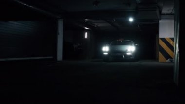 PETERSBURG, RUSSIA - 12 ARALIK 2020: Gümüş Porsche 718 Boxter park alanının arka ışıkları yakın durur