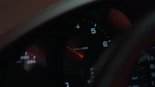 Tachometer red arrow jumping, close-up — 图库视频影像