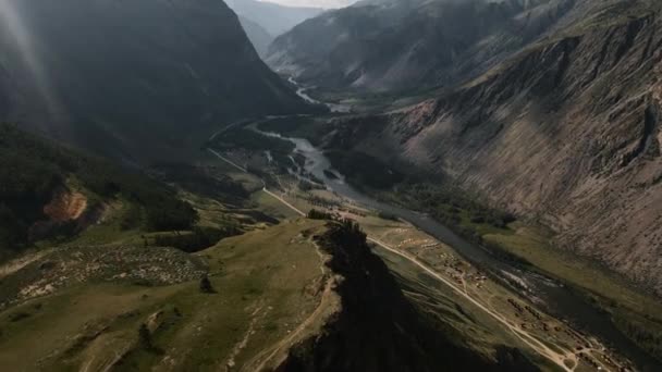 Katu Yaryk geçidi ve Chulyshman nehri vadisi, Altai Cumhuriyeti, Rusya — Stok video