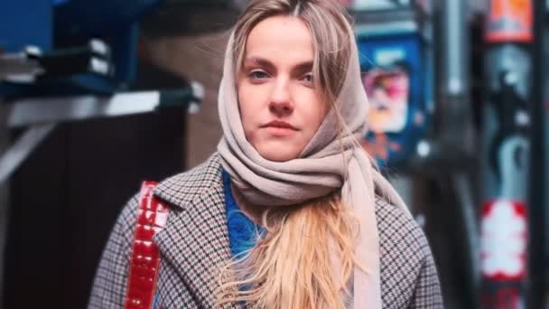 Portrait of a young Slavic girl in a headscarf. Japanese characters in the background — Vídeo de Stock