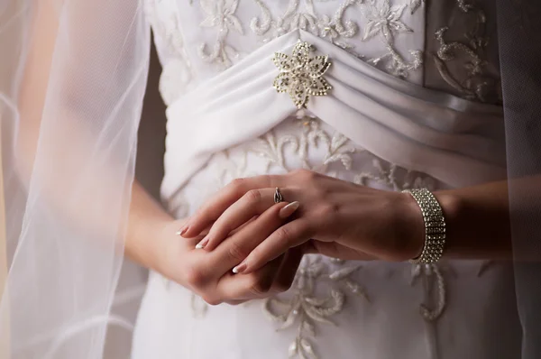 Bride's hand — Stock Photo, Image