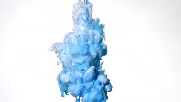 Білий Синій Акварельні Чорнила Змішані Воді Білому Тлі Скрінсейвер Розслабляючий — стокове відео