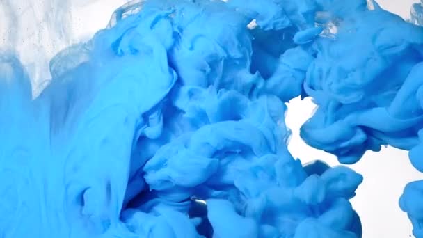 Светло Голубые Акварельные Чернила Смешанные Воде Белом Фоне Потрясающий Абстрактный — стоковое видео
