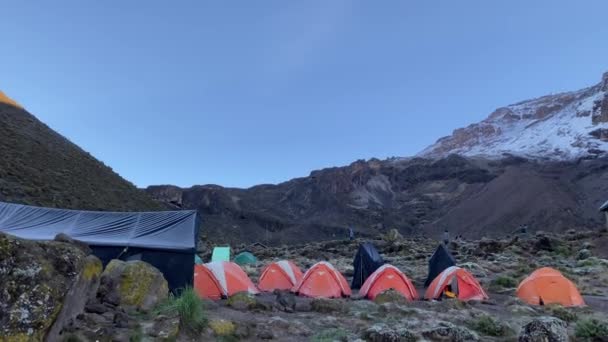 Tábor Baranco Úžasný Výhled Horu Kilimandžáro Baranskou Zeď Stany Krásná — Stock video