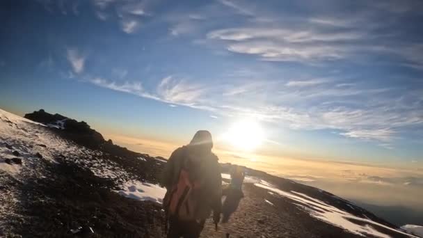 Килиманджаро Танзания Января 2022 Удивительный Восход Солнца Красивый Горный Пейзаж — стоковое видео